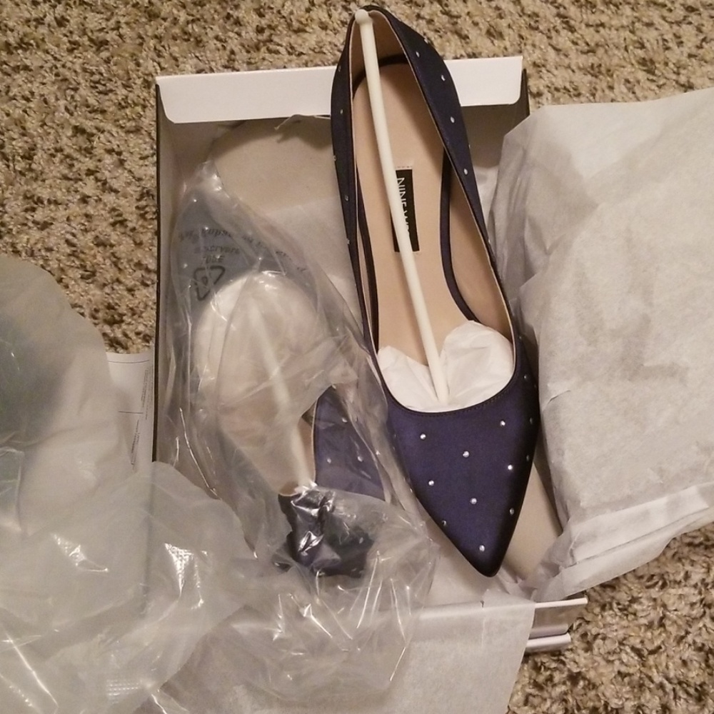 Nine west tiger shark pumps blue with sequin